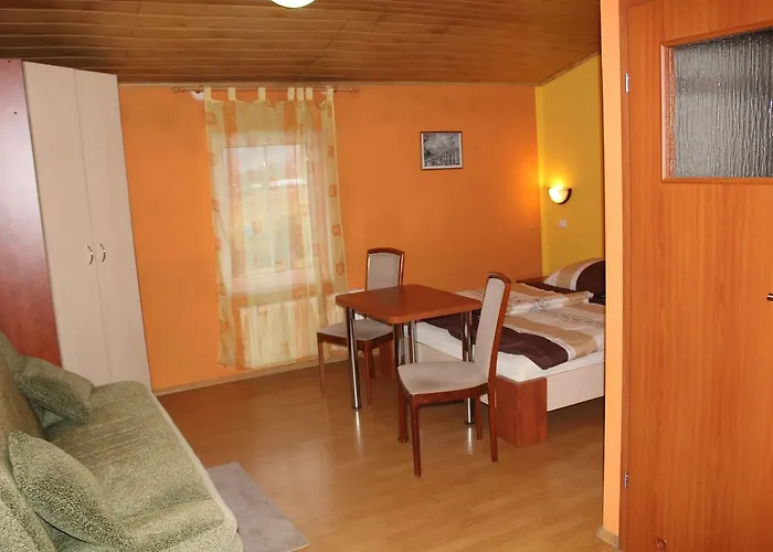 Zagroda Agroturystyczna Wiecha Летний дом Mieroszow