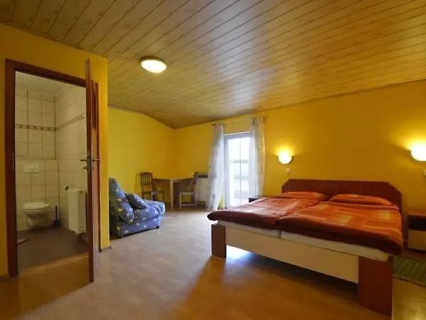 Zagroda Agroturystyczna Wiecha Летний дом Mieroszow